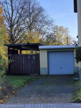 Einfahrt m. Garage und Carport - 7 Zimmer Reihenendhaus zum Kaufen in Weilerswist