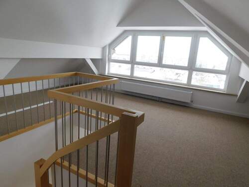 Treppe und Zimmer - Mehrfamilienhaus, Wohnhaus mit 700,00 m&sup2; in Beelitz zum Kaufen