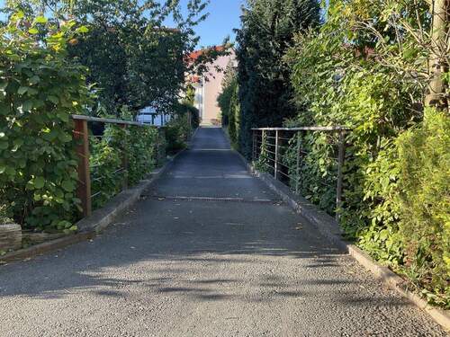 private Zufahrt - 5 Zimmer Einfamilienhaus in Saalfeld