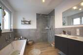 Badezimmer - Reihenmittelhaus mit 120,00 m² in Schloß Holte-Stukenbrock zum Kaufen