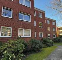 **Wohnen am Kupferteich** - 4 Zimmer, 100 m², Top renoviert, Endetage inkl. TG-Platz - Hamburg Sasel