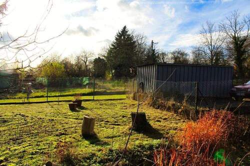 zum Nachbargrundstück - 