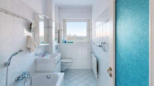 Bad - Etagenwohnung mit 69,60 m&sup2; in Berlin zum Kaufen