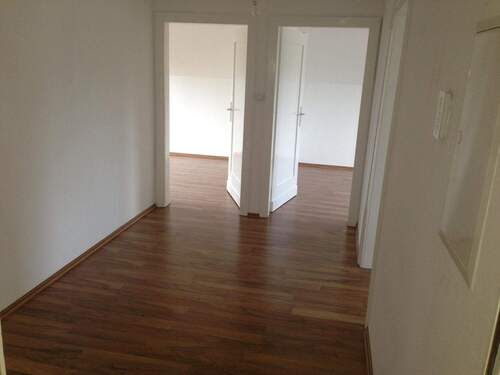 Flur DG - 9 Zimmer Mehrfamilienhaus, Wohnhaus in Oerlinghausen