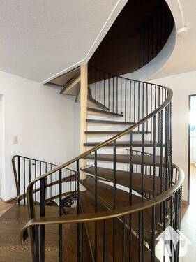 zum ausgebauten Dachboden - 