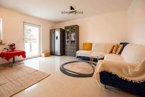 1OG_Wohnzimmer - Renoviertes Mehrfamilienhaus in ruhiger Lage vermietet