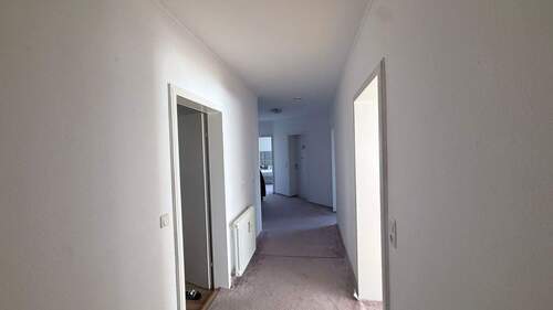 Flur - Etagenwohnung mit 114,00 m&sup2; in Schweinfurt zur Miete