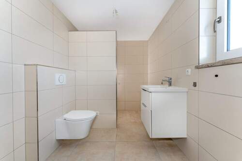 Badezimmer (Nebengebäude EG) - 