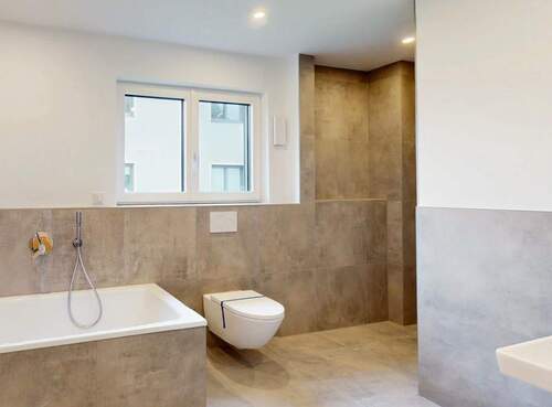 Badezimmer - Etagenwohnung mit 102,00 m&sup2; in München zum Kaufen