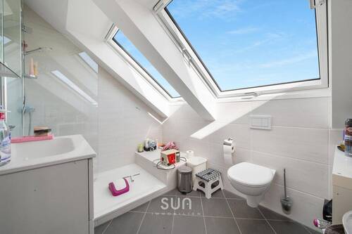 HELLES TAGESLICHTBADEZIMMER - 