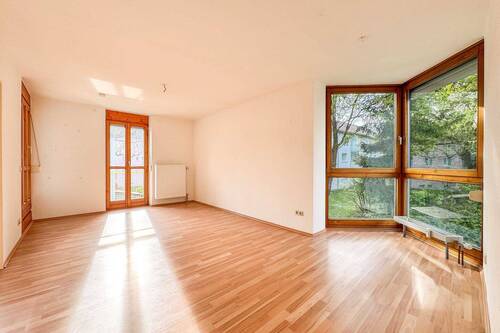 Wohnzimmer (IST-Zustand) - 2 Zimmer Etagenwohnung zum Kaufen in Kempten (Allgäu)