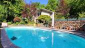 Pool im Garten - Zwei repräsentative Haushälften im Grünen