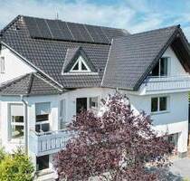 Sofort wohlfühlen: 7-Zi.-EFH mit Weitblick ins Grüne in Schlangenbad-Wambach
