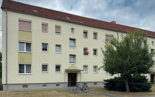 Außenansicht vorn - Günstig ins Eigentum: 3-Zimmer-Wohnung in Lohsa