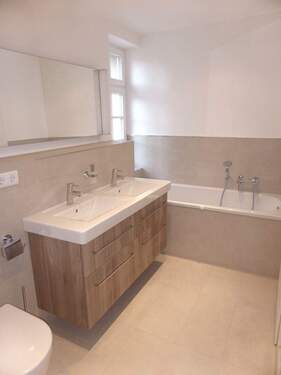 Badansicht.JPG - Etagenwohnung mit 94,00 m² in Leipzig zum Kaufen