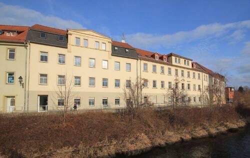 Ansicht vorn - Lichtdurchflutete und frisch renovierte Zweiraumwohnung (WE016)