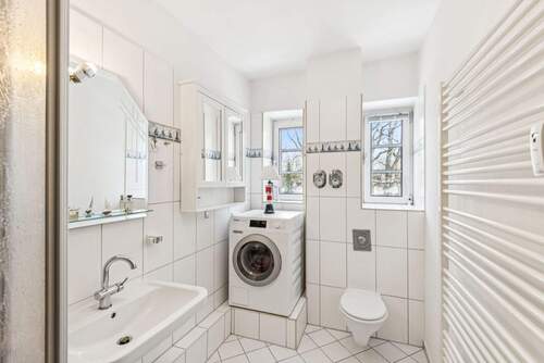 Wannenbad mit Fenster - 