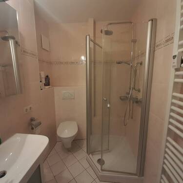 Bad mit Dusche 1 - 