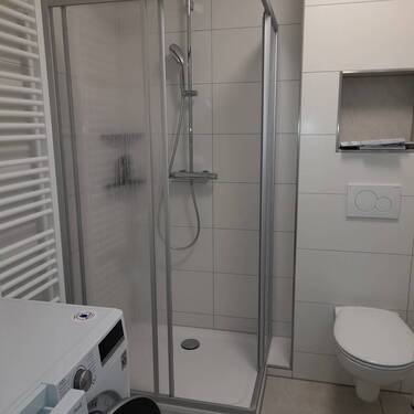 Bad mit Dusche 2 - 