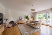 WOHNZIMMER STAGED - ***Wohnen im Grünen: Stilvolle Erdgeschosswohnung zwischen Victoriapark und Burg Kronberg***