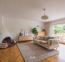 ***Wohnen im Grünen: Stilvolle Erdgeschosswohnung zwischen Victoriapark und Burg Kronberg*** - Kronberg im Taunus