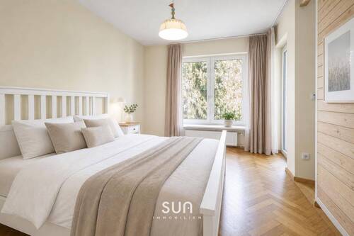 SCHLAFZIMMER STAGED - 