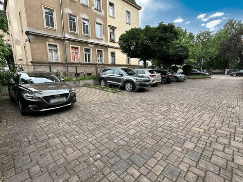 Stellplätze auf dem Grundstück - 