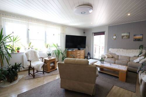 Wohnbereich mit Zugang zur Terrasse - 