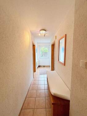 Flur EG - 6 Zimmer Doppelhaushälfte in Leverkusen