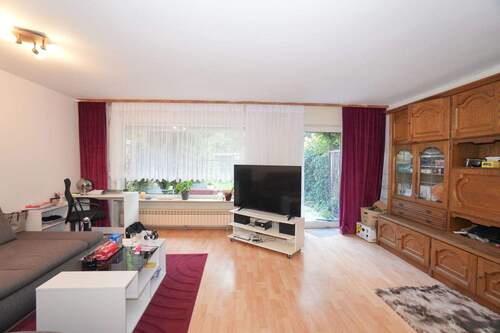 Wohnzimmer - 5 Zimmer Reihenmittelhaus in Schwanstetten