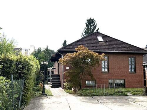 Vordere Hausansicht - 6 Zimmer Einfamilienhaus zum Kaufen in Hannover / Kirchrode