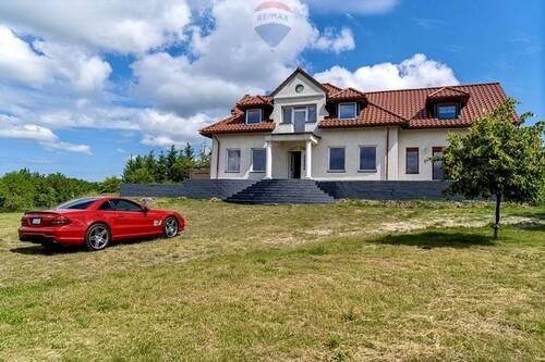 Haus vorne (1).jpg - Ein Landhaus auf großem Grundstück mit Einliegerwohnung in wasserreichen Umgebung