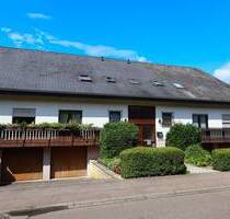 Mehrfamilienhaus mit großzügiger Wohnfläche und großem Grundstück in Breisach am Rhein !