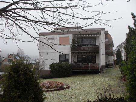 Hausansicht mit Balkon - 3 Zimmer Etagenwohnung zur Miete in Lüdenscheid