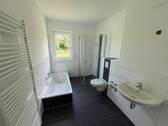 Vollbad mit separater Dusche - 