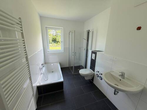 Vollbad mit separater Dusche - 