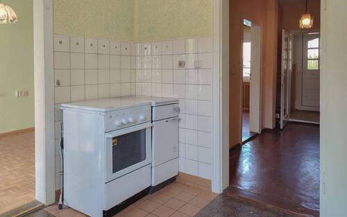 Küche mit Blick in den Flur - Wohnen in der Fritz-Heckert-Siedlung