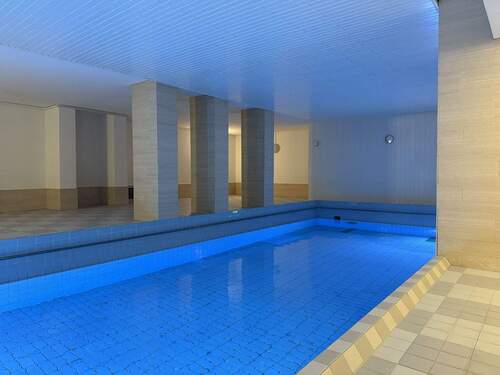 Schwimmbad - 1 Zimmer Etagenwohnung in München