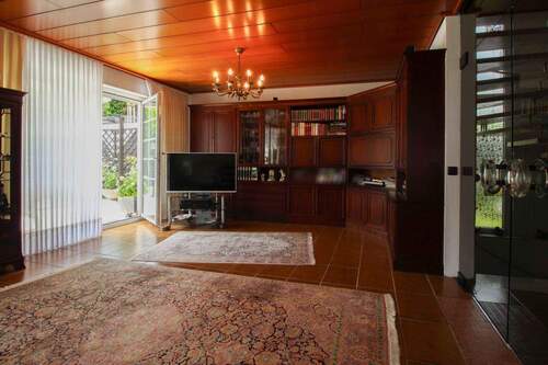 Wohnzimmer - 6 Zimmer Einfamilienhaus in Burscheid