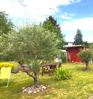 Garten im Sommer - Kleine grüne Oase in der Stadt - 449.000,00&nbsp;EUR Kaufpreis, ca.&nbsp; 76,00&nbsp;m&sup2;&nbsp;Wohnfl&auml;che