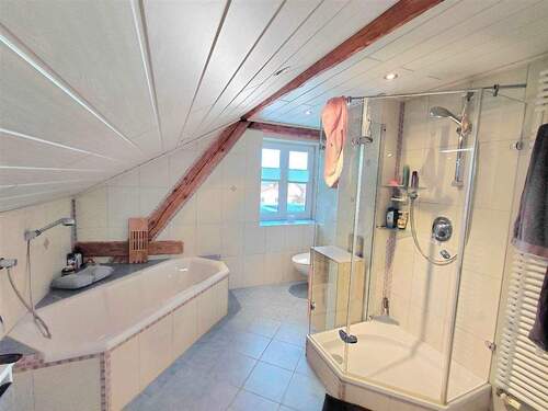 Bad-Duche-WC - Etagenwohnung mit 100,00 m&sup2; in Altusried-Ortsteil zur Miete