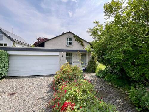 Frontansicht - Einfamilienhaus mit 227,00 m&sup2; in Isernhagen zum Kaufen