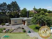 Straßenansicht mit Drohne - 3 Zimmer Bungalow in Delitzsch