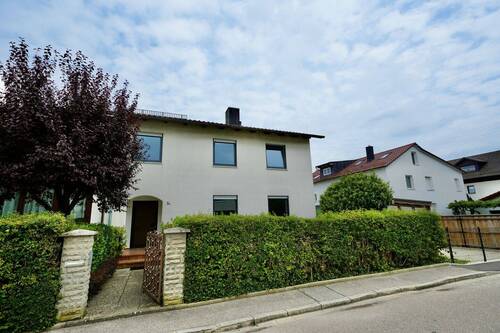 Hausansicht - Renovierte Doppelhaushälfte in Ergolding (Piflas)