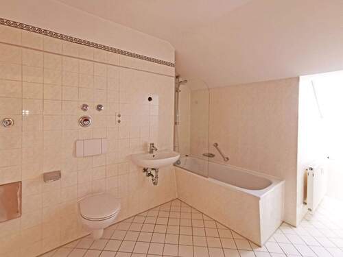 Tageslichtbad mit Waschmaschinenanschluss - 