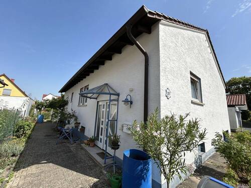 25-KGVH-320 - Familienfreundliches Einfamilienhaus mit Garten, möglichem Wohnraum im Keller in Sausenheim