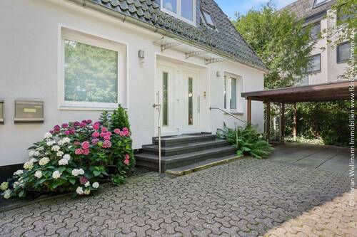 Außenbereich Eingang - 8 Zimmer Einfamilienhaus in Bremen