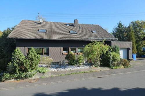 Ansicht Straße - 6 Zimmer Einfamilienhaus zum Kaufen in Kirchen VG