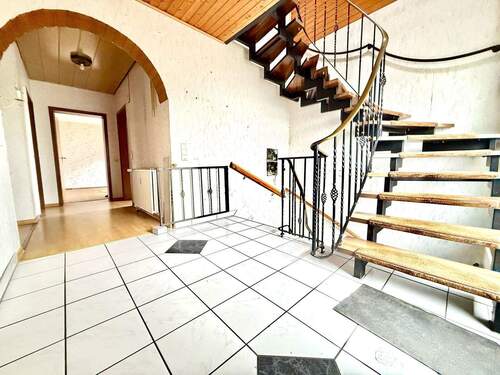 Eingangsbereich EG - 6 Zimmer Einfamilienhaus in Kirchen VG