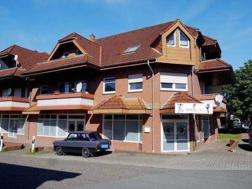Ansicht - Ideal für Singles: Schöne 2-Zimmer-Wohnung im Obergeschoss mit Balkon und Einbauküche